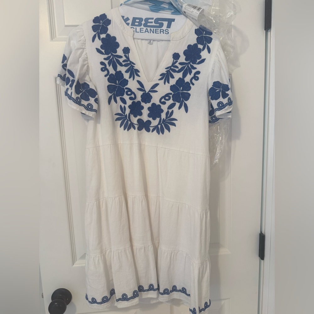 Beautiful white THML dress blue  embroidery flattering tiers split V-neck